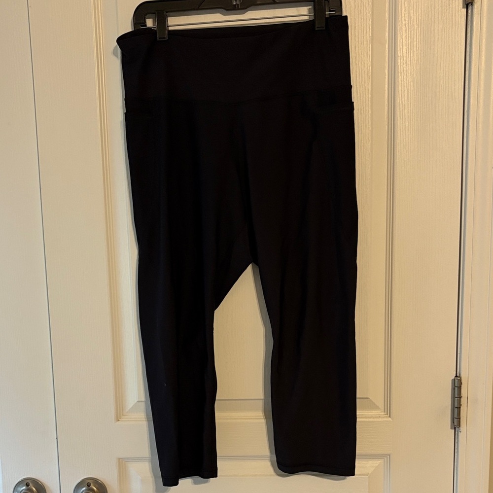 Old Navy Powersoft 3/4 Length Legging XL